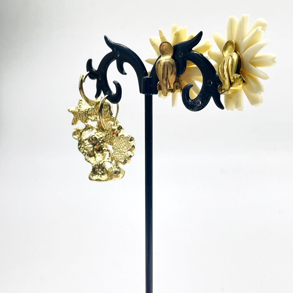 Vintage Earrings Lot of 2 Bug Floral Daisy Enamel Flower Statement Retro - Picture 11 of 16